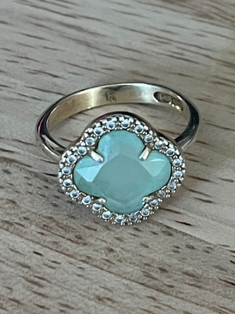 Clover Ring 925.. gold tones.. 8